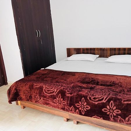 Kaushik Bhawan Hotel Rishīkesh Eksteriør billede