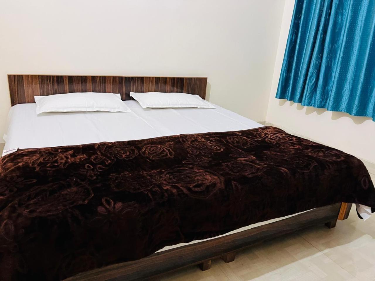 Kaushik Bhawan Hotel Rishīkesh Eksteriør billede