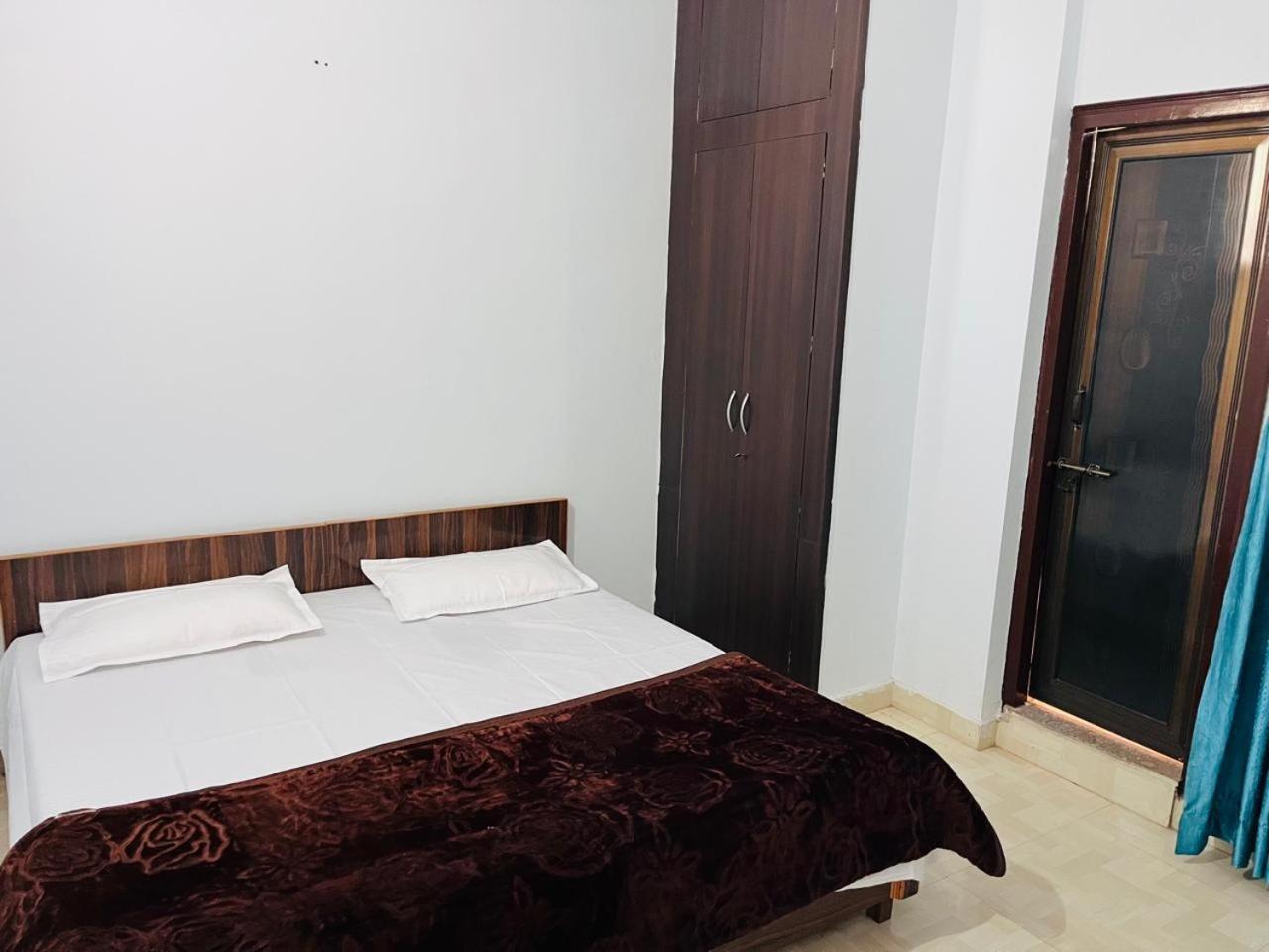 Kaushik Bhawan Hotel Rishīkesh Eksteriør billede