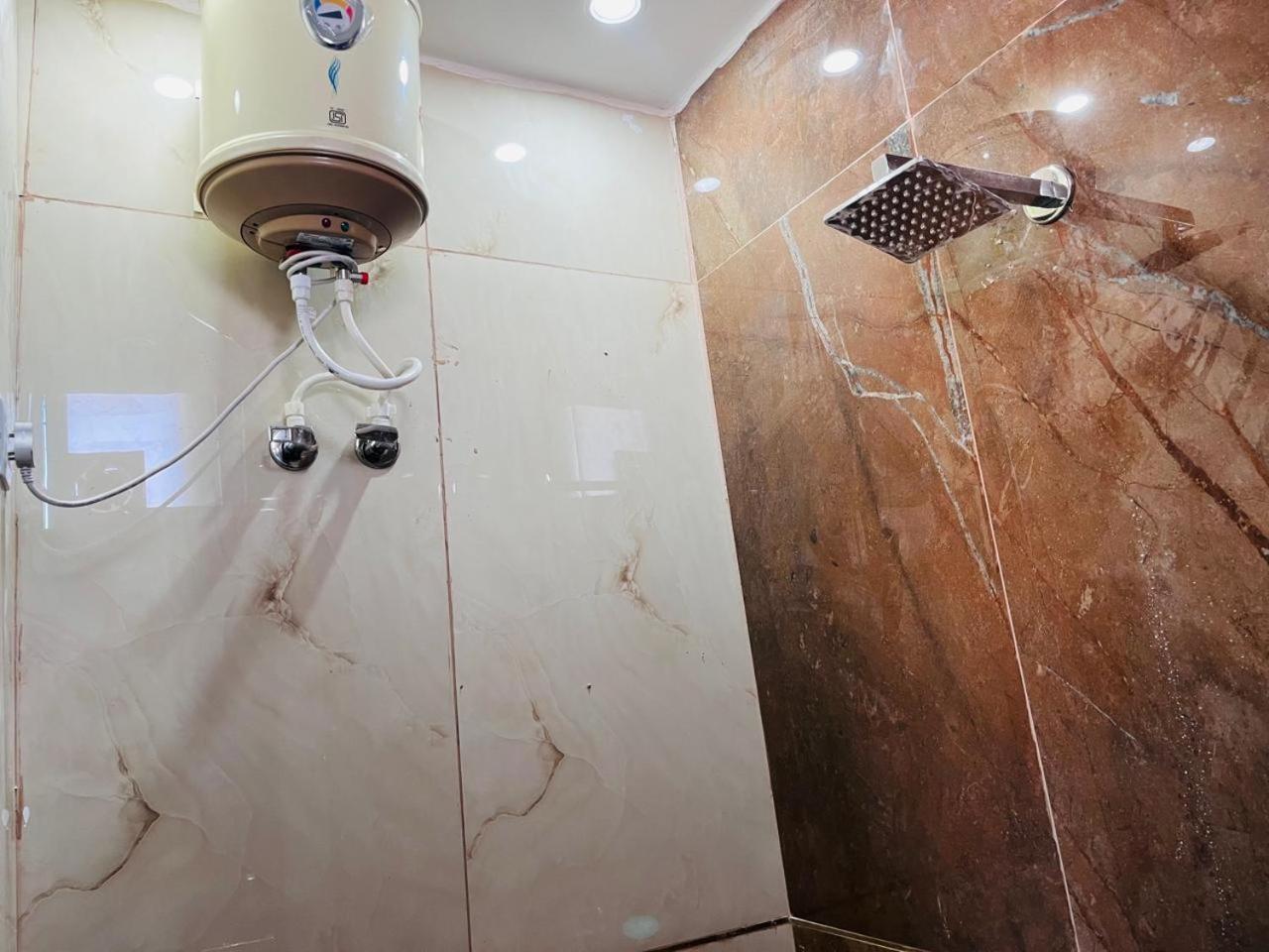 Kaushik Bhawan Hotel Rishīkesh Eksteriør billede